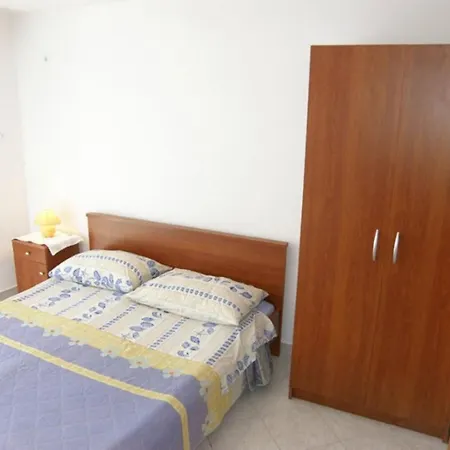 Srecko - Close To Center With Terrace Apartment