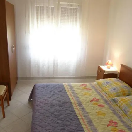 Apartment Srecko - Close To Center With Terrace Kukljica