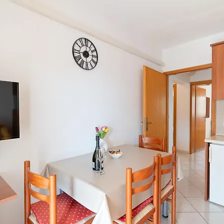 Apartment Srecko *